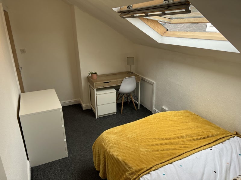 Room Back Stanmore Place in Leeds