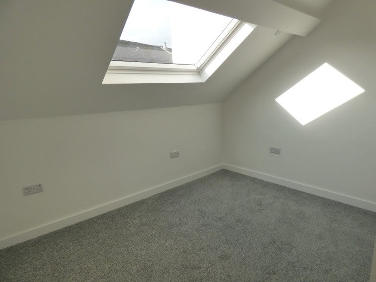 Flat Queen Street in Carmarthen