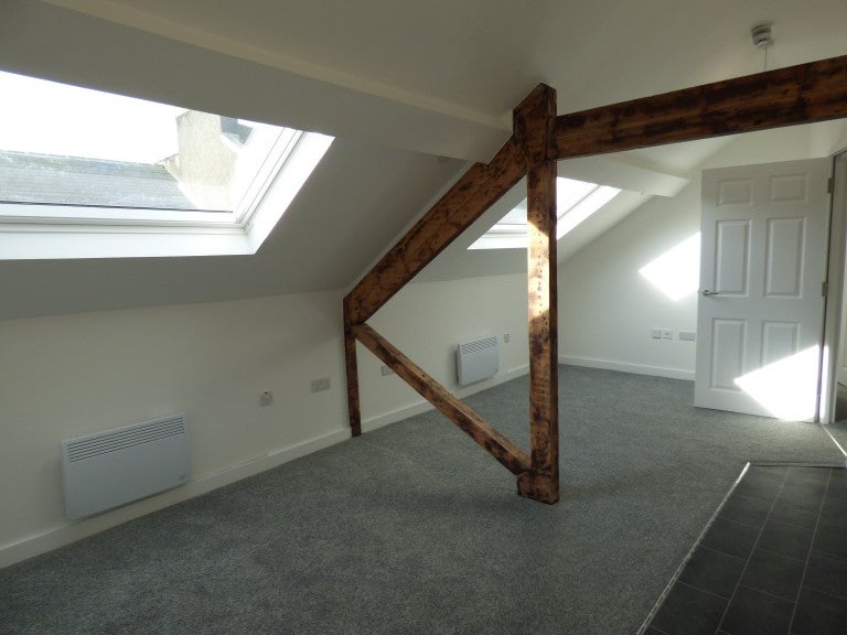 Flat Queen Street in Carmarthen