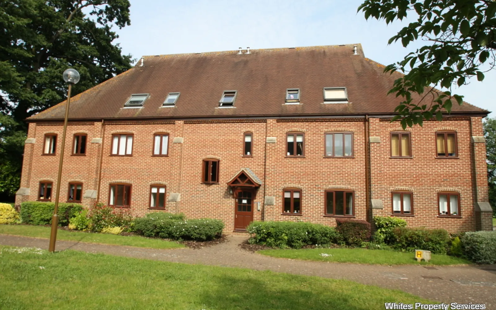Flat Grove Court in Huntingdonshire