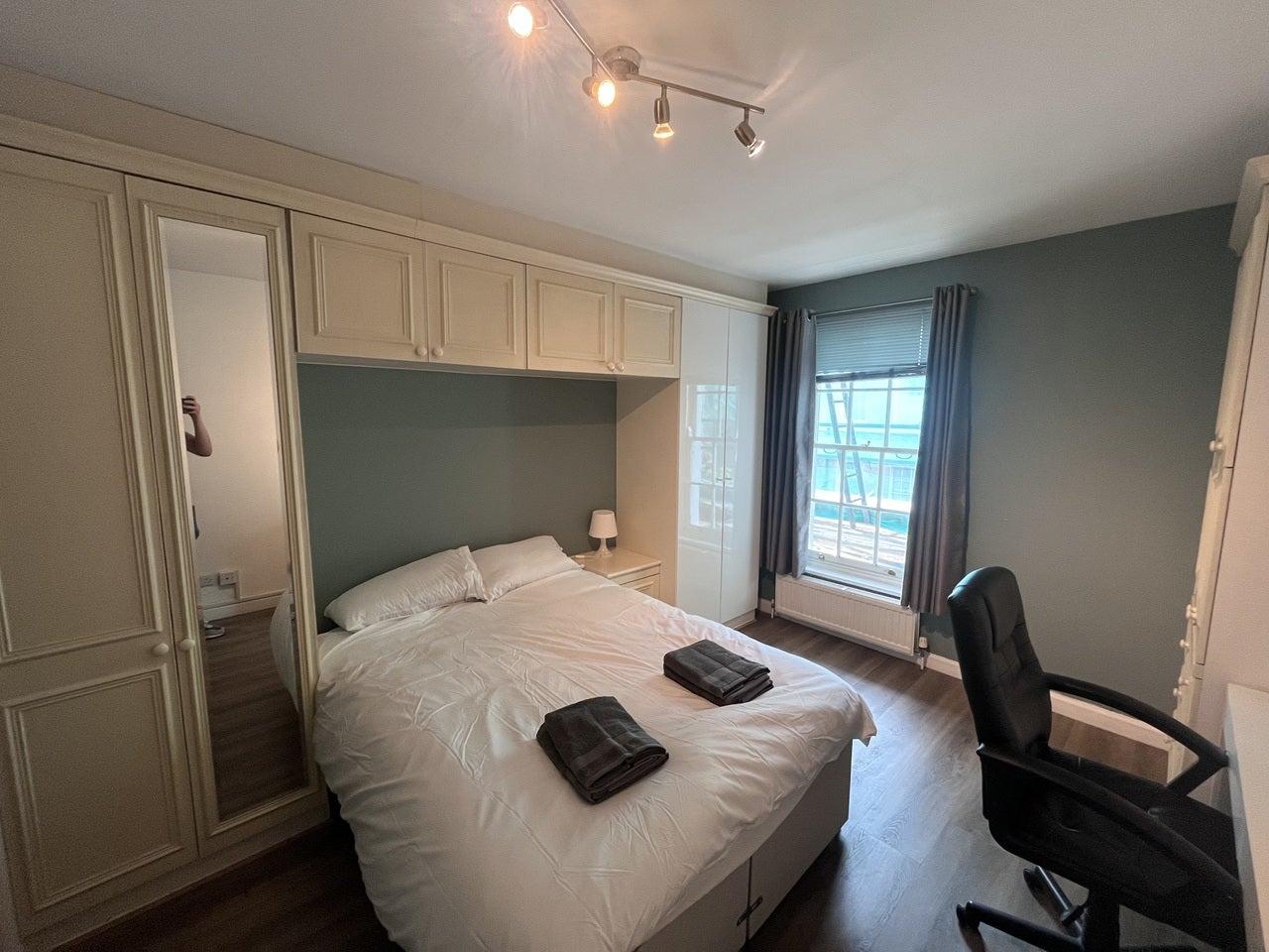 Room Warren Street in Greater London
