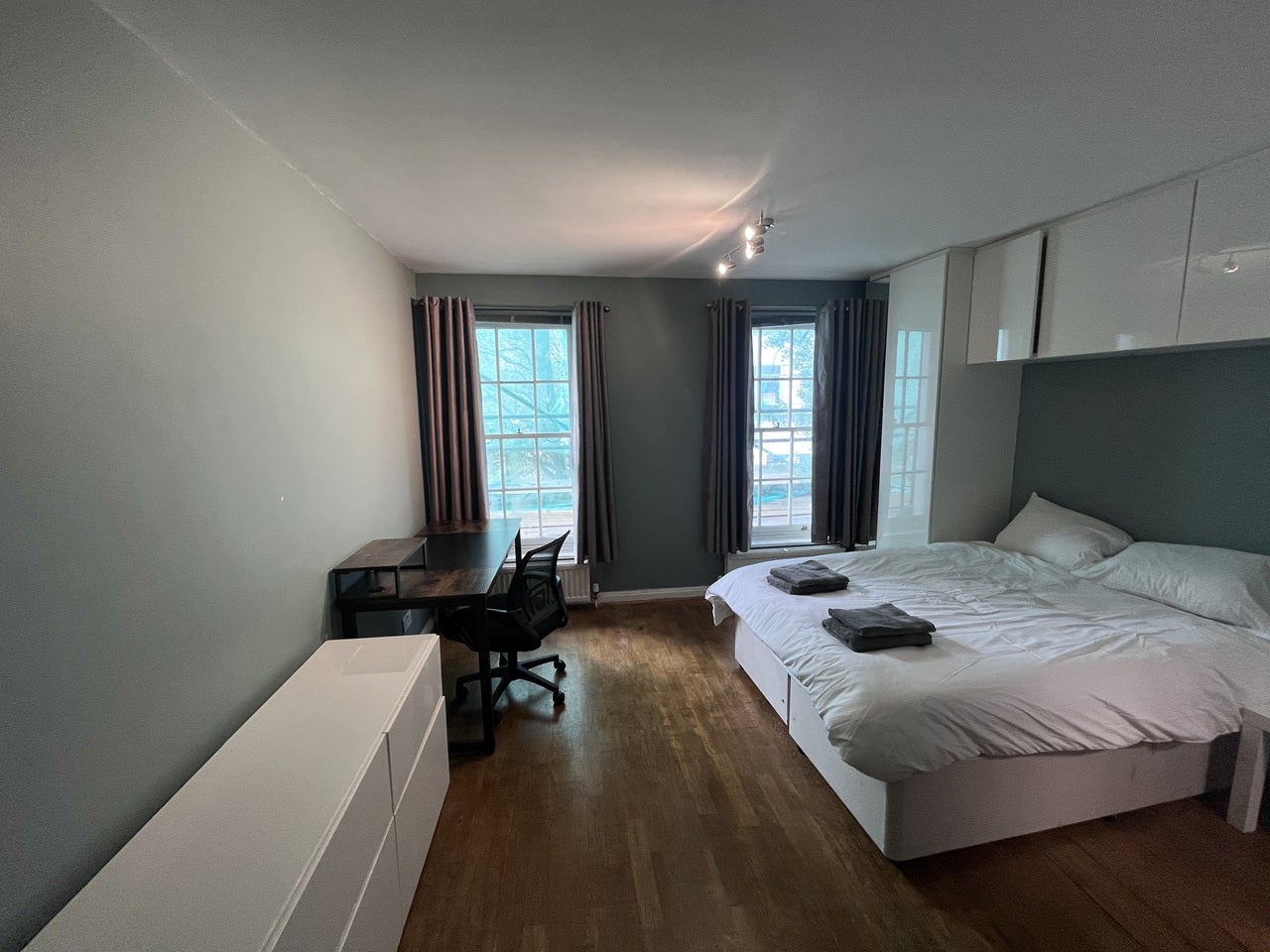 Room Warren Street in Greater London