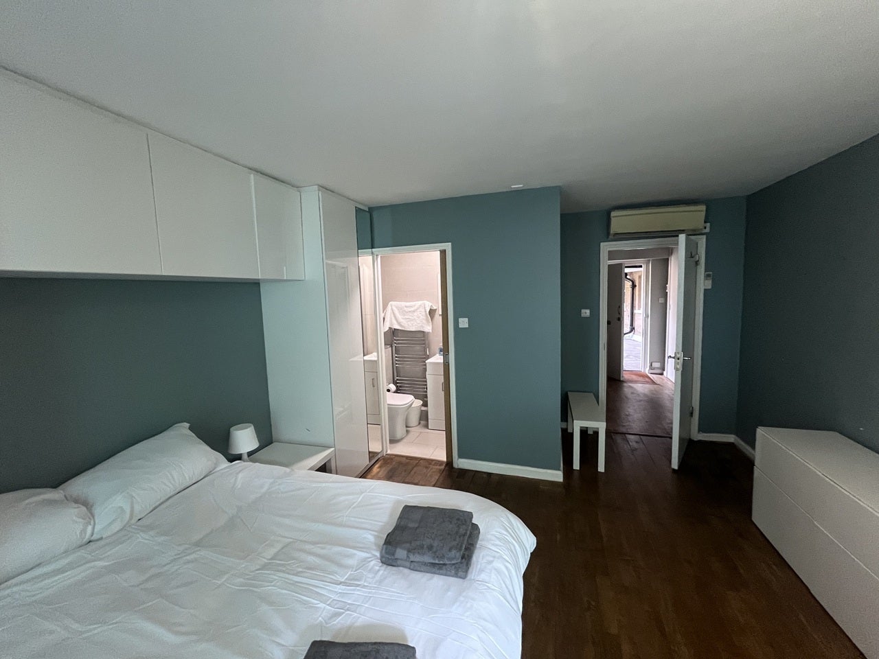 Room Warren Street in Greater London