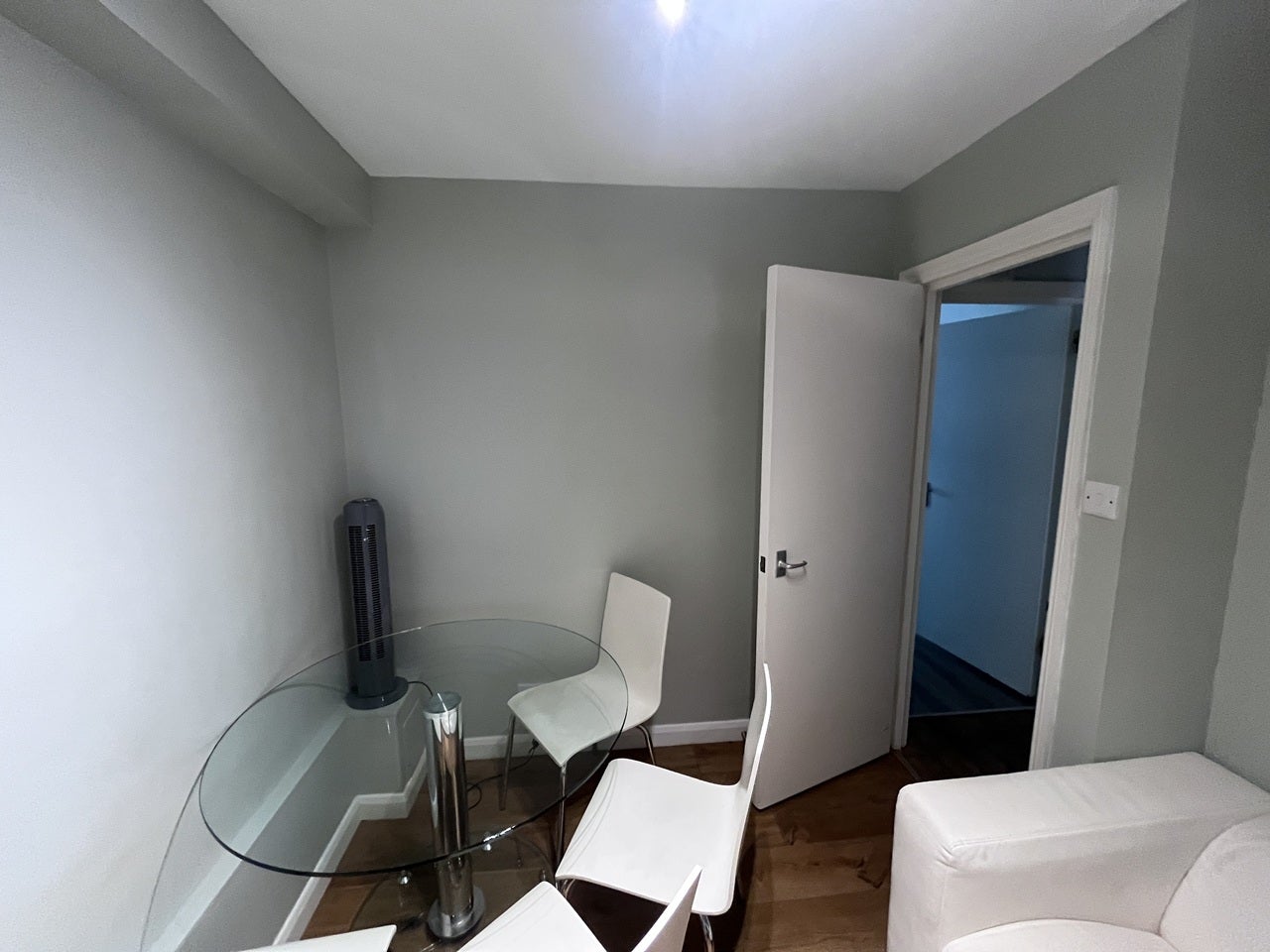 Room Warren Street in Greater London