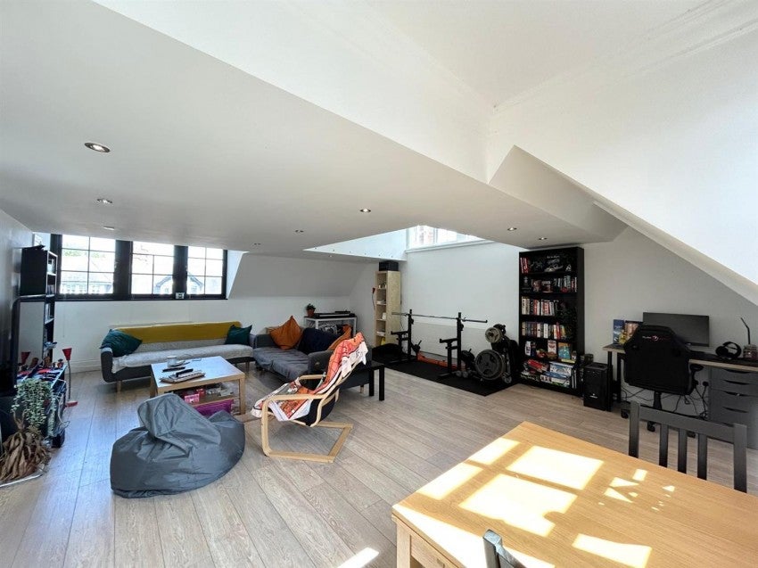 Flat Knighton Drive in Leicester