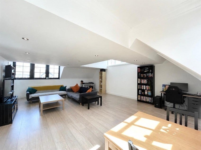 Flat Knighton Drive in Leicester