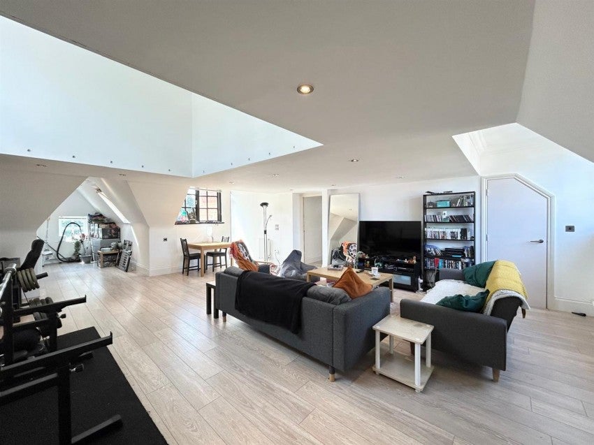Flat Knighton Drive in Leicester