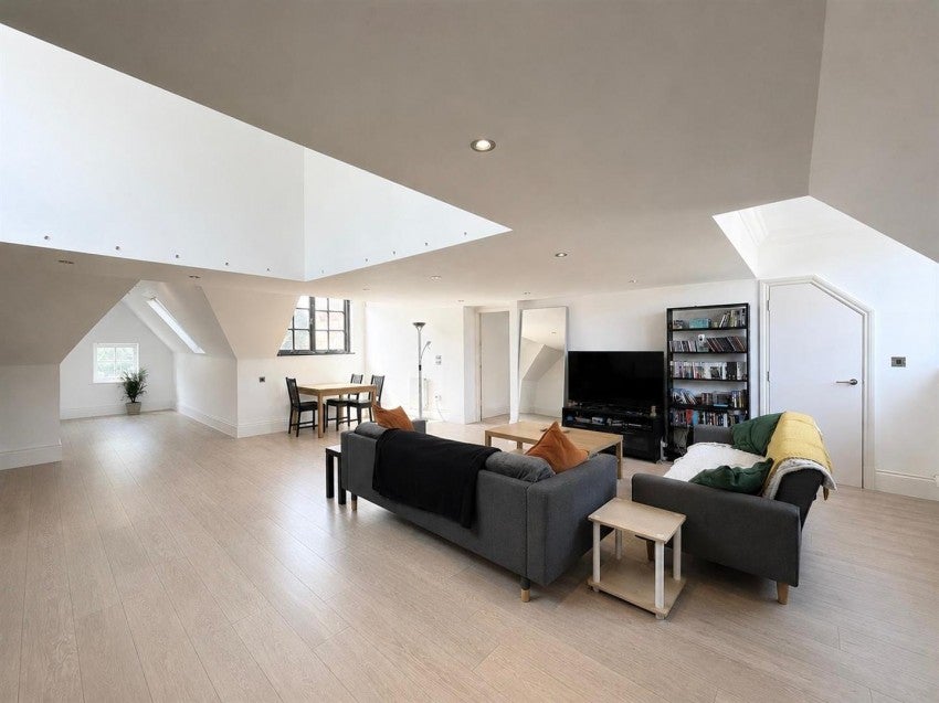 Flat Knighton Drive in Leicester