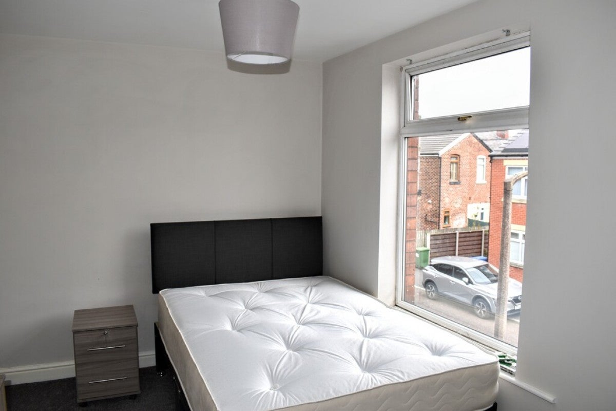 Room Shaw Road South in Hazel Grove