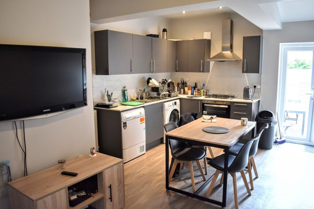 Room Shaw Road South in Hazel Grove