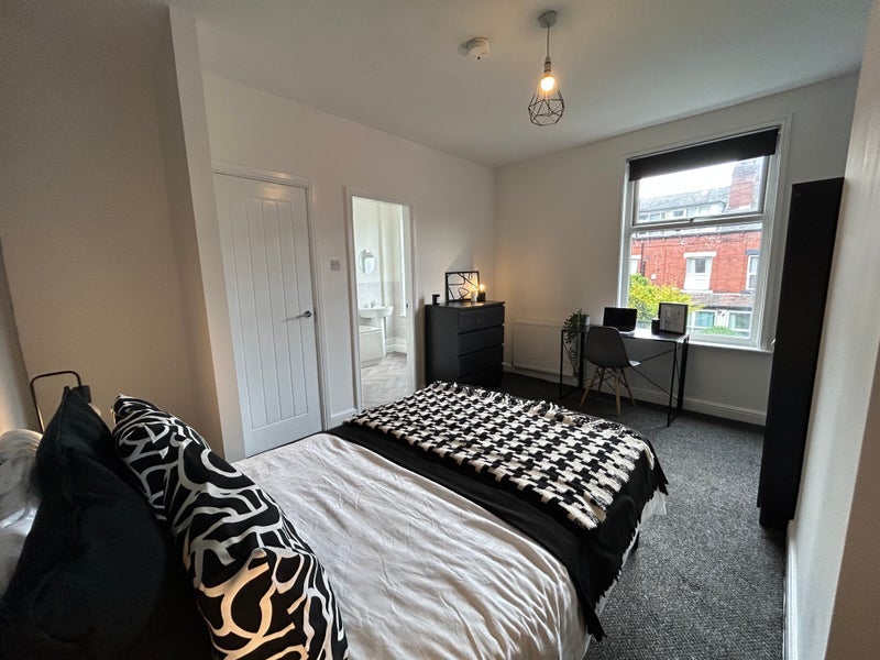 Room Beechwood View in Leeds