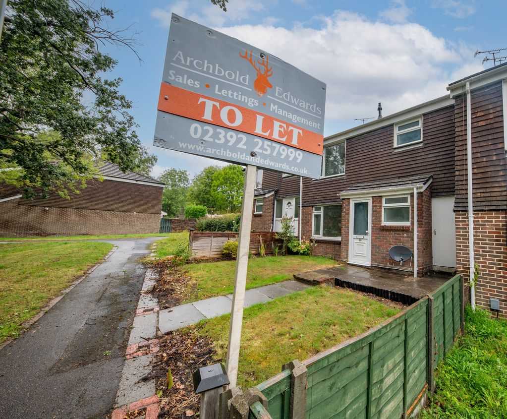 House Coltsfoot Drive in Havant