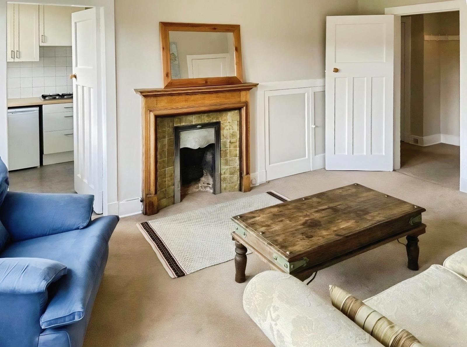 Flat Comely Bank Road in City of Edinburgh