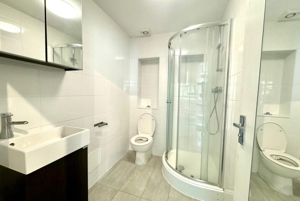 Flat Benwell Road in Greater London