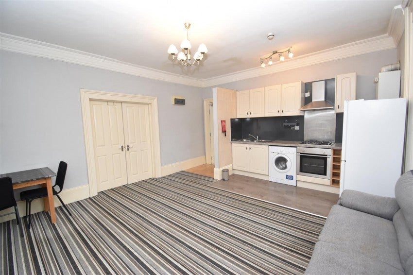 Flat Leam Terrace in Royal Leamington Spa