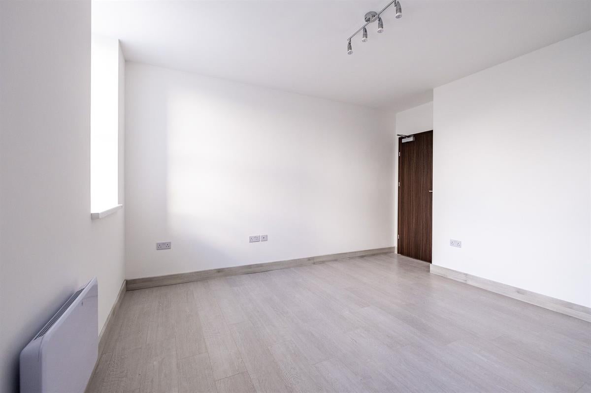 Flat Paris Avenue in Newcastle-under-Lyme