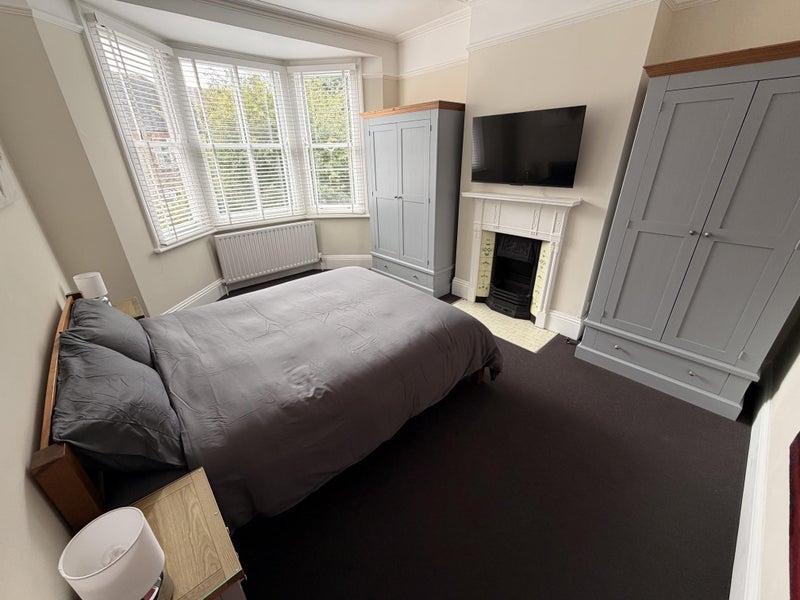 Room Downton Avenue in Greater London