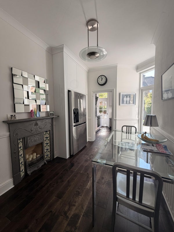 Room Downton Avenue in Greater London