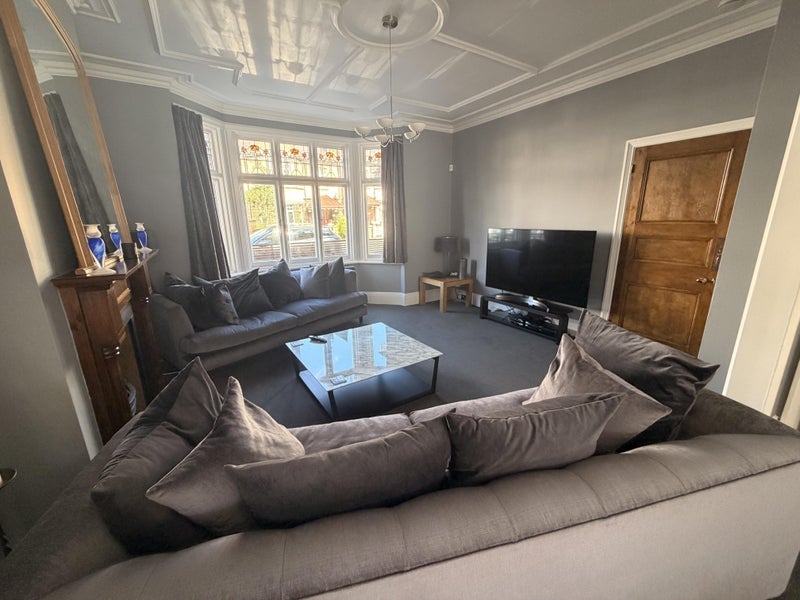 Room Downton Avenue in Greater London
