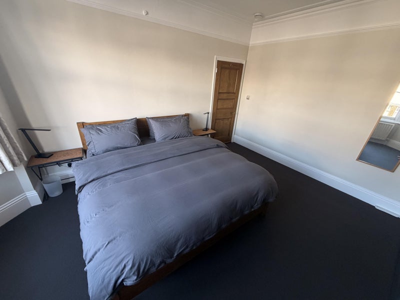 Room Downton Avenue in Greater London