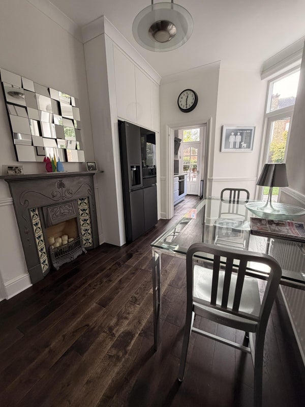 Room Downton Avenue in Greater London