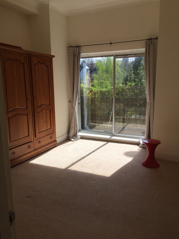 Flat Clifton Road in Greater London