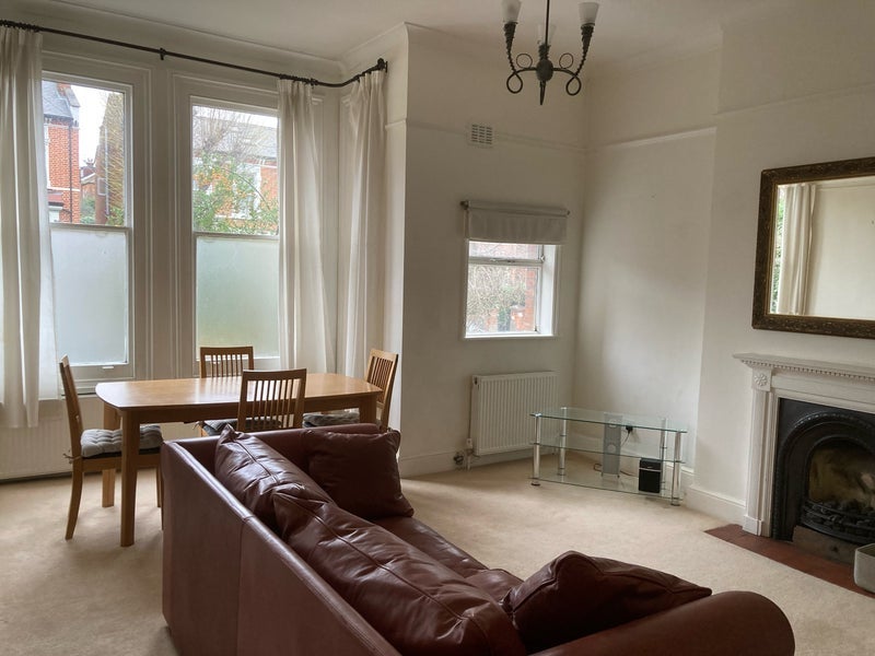 Flat Clifton Road in Greater London
