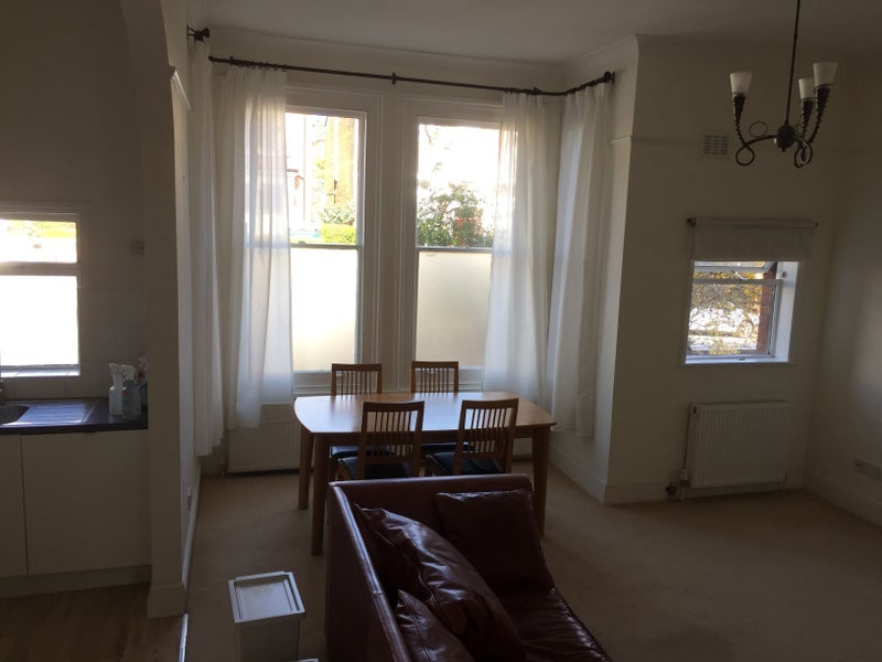 Flat Clifton Road in Greater London