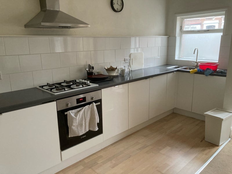 Flat Clifton Road in Greater London