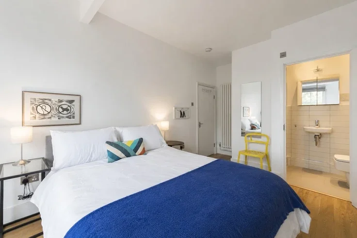 Flat Elia Mews in Greater London