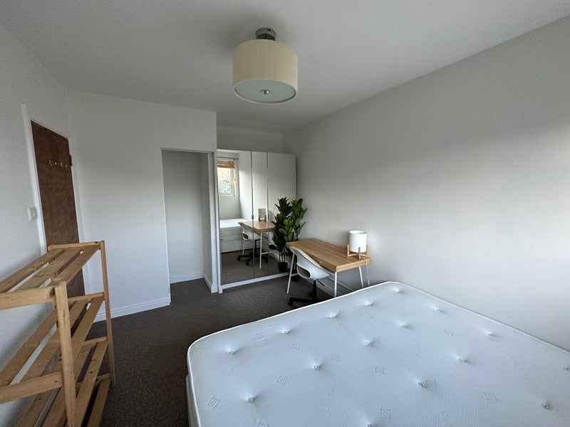 Room Guibal Road in Greater London