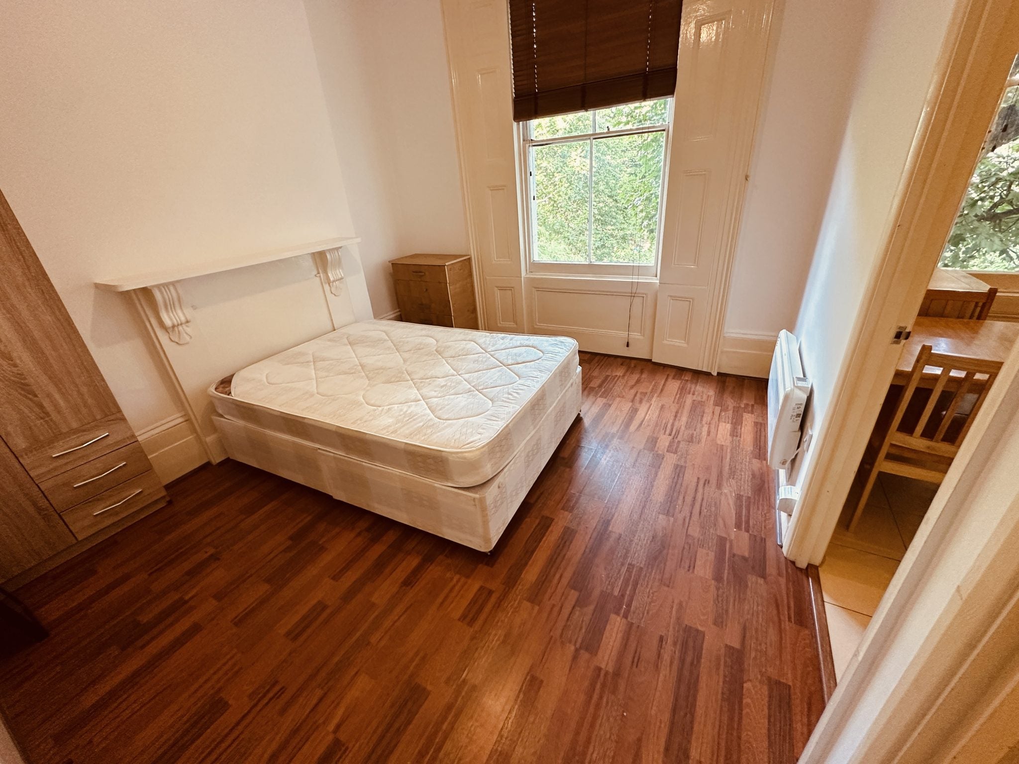 Flat Pleshey Road in Greater London