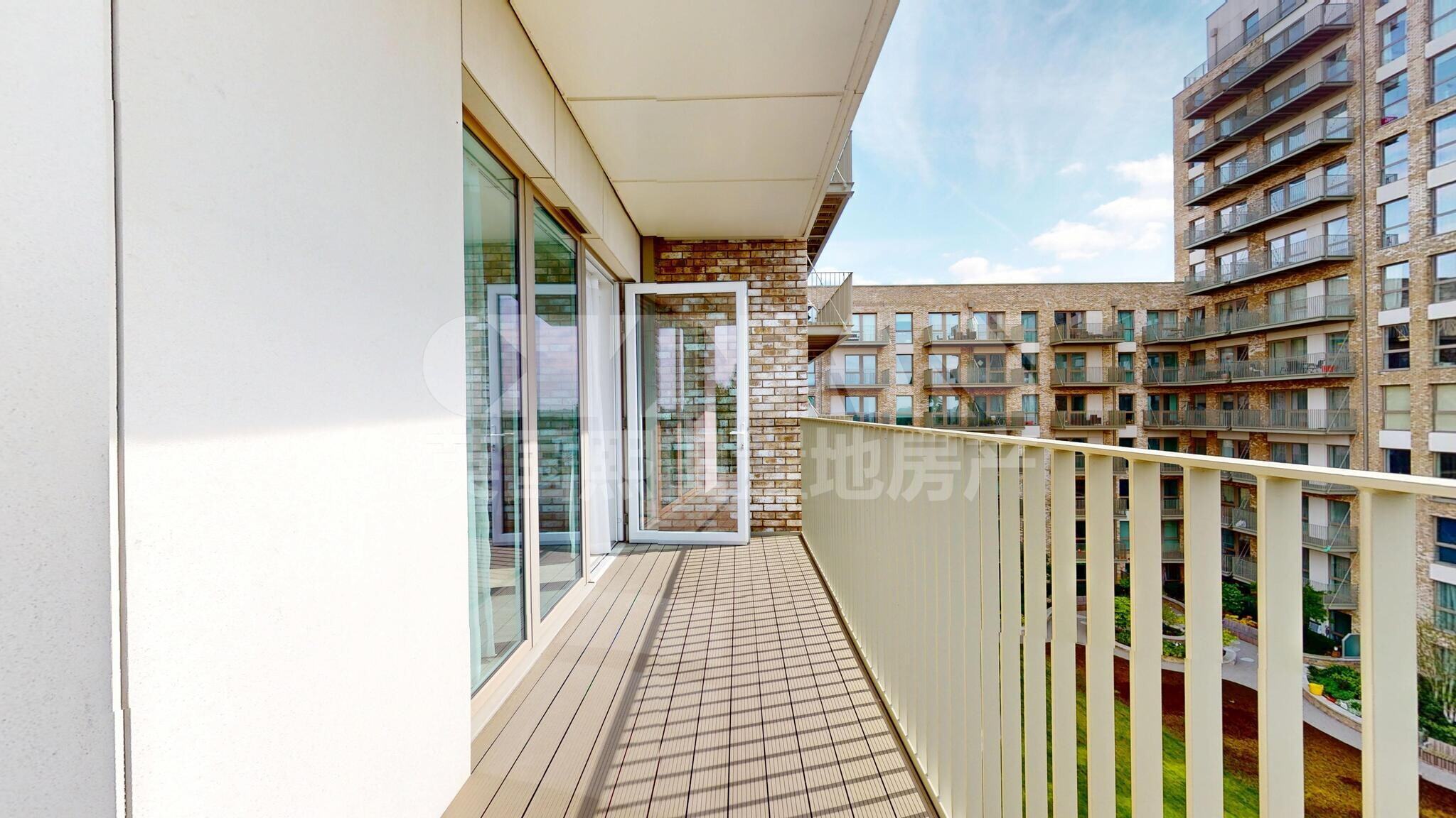 Flat Beresford Avenue in Greater London