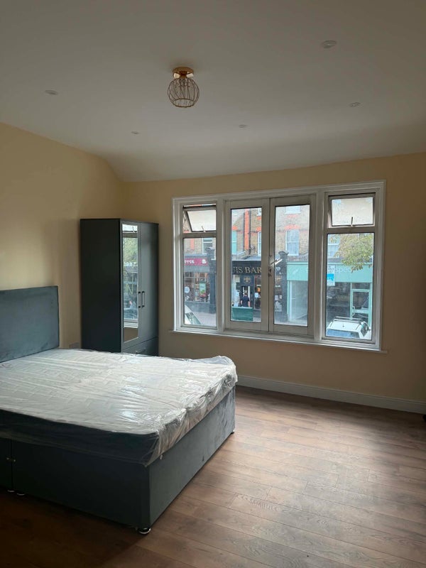 Room High Street in Greater London