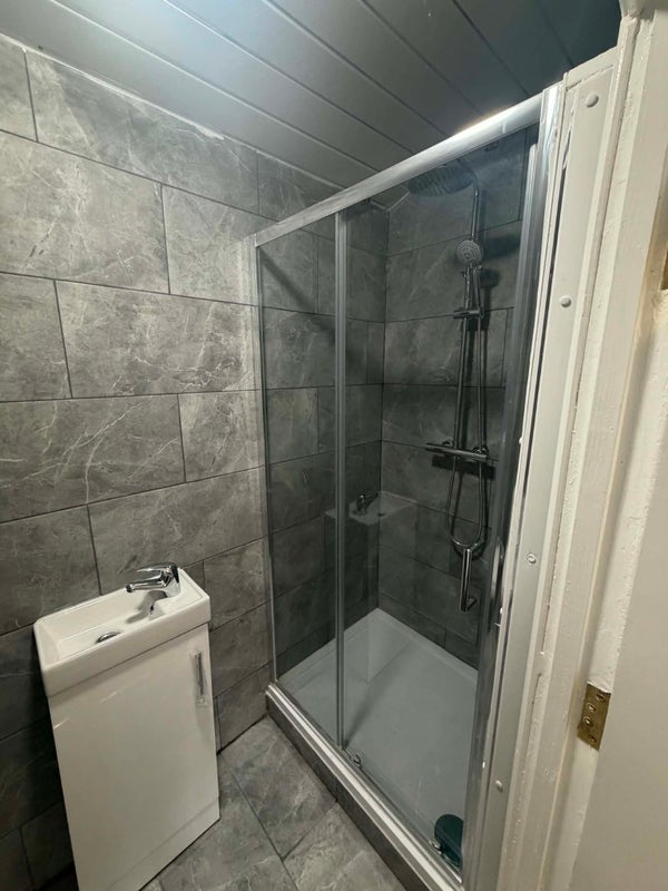 Room High Street in Greater London