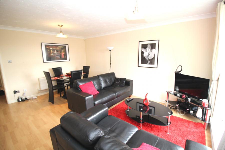 Flat Labrador Quay in Salford