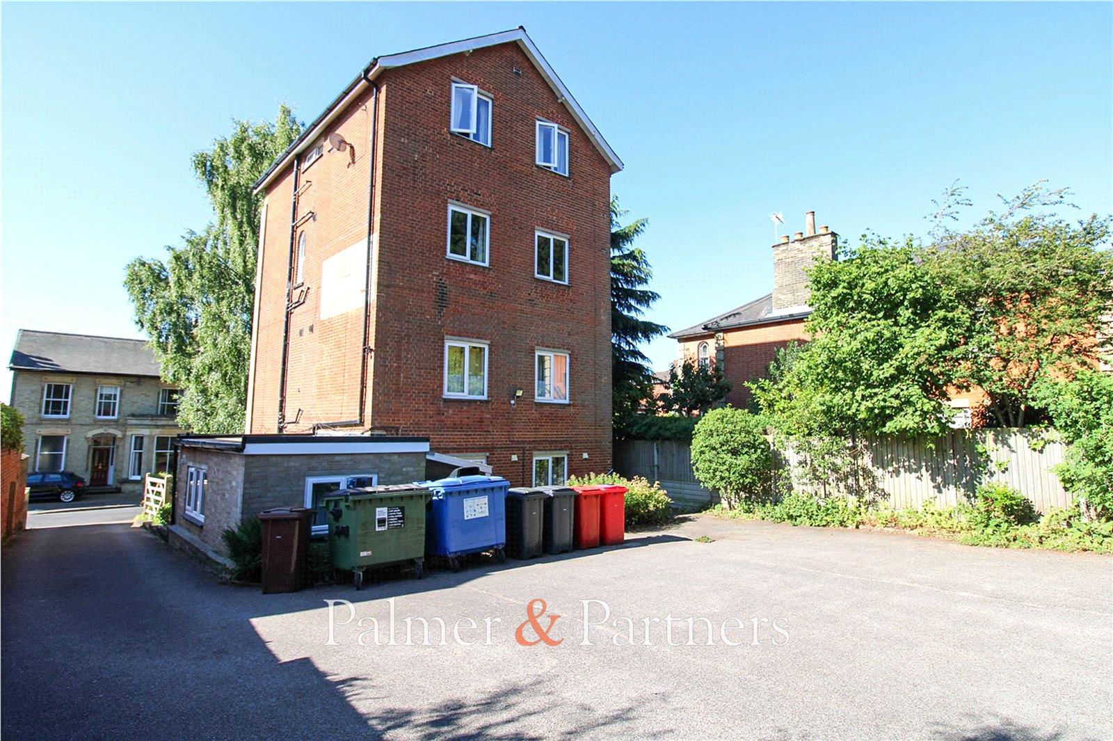 Flat Dalton Road in Ipswich