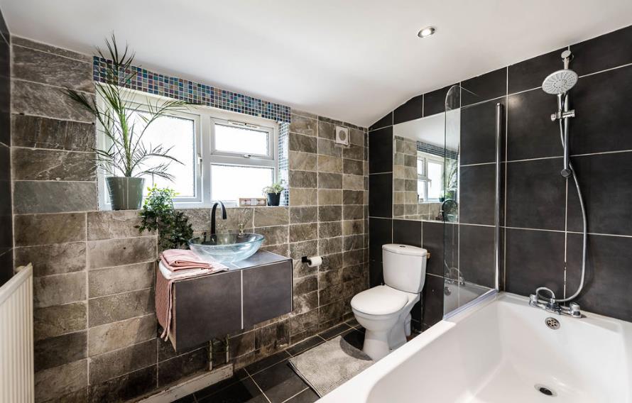 Room Grange Road in Greater London