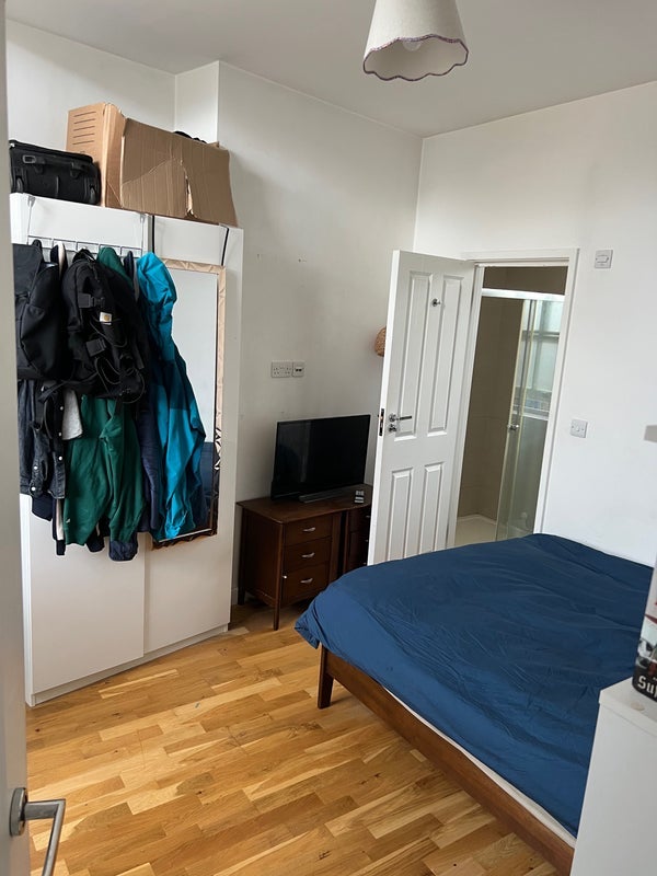 Room Kneller Road in Greater London