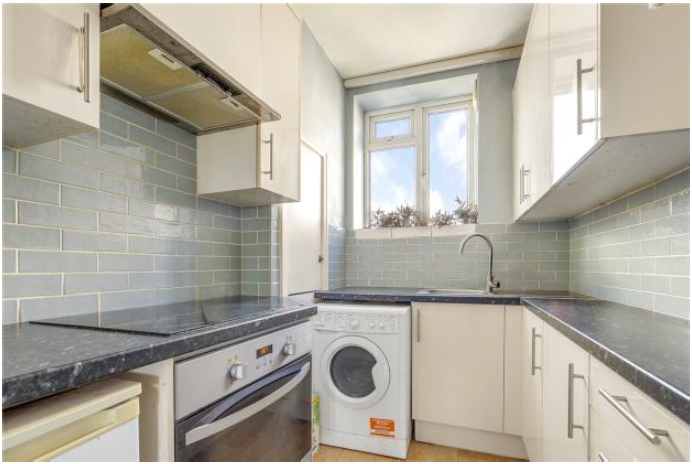 Flat Cathnor Road in Greater London