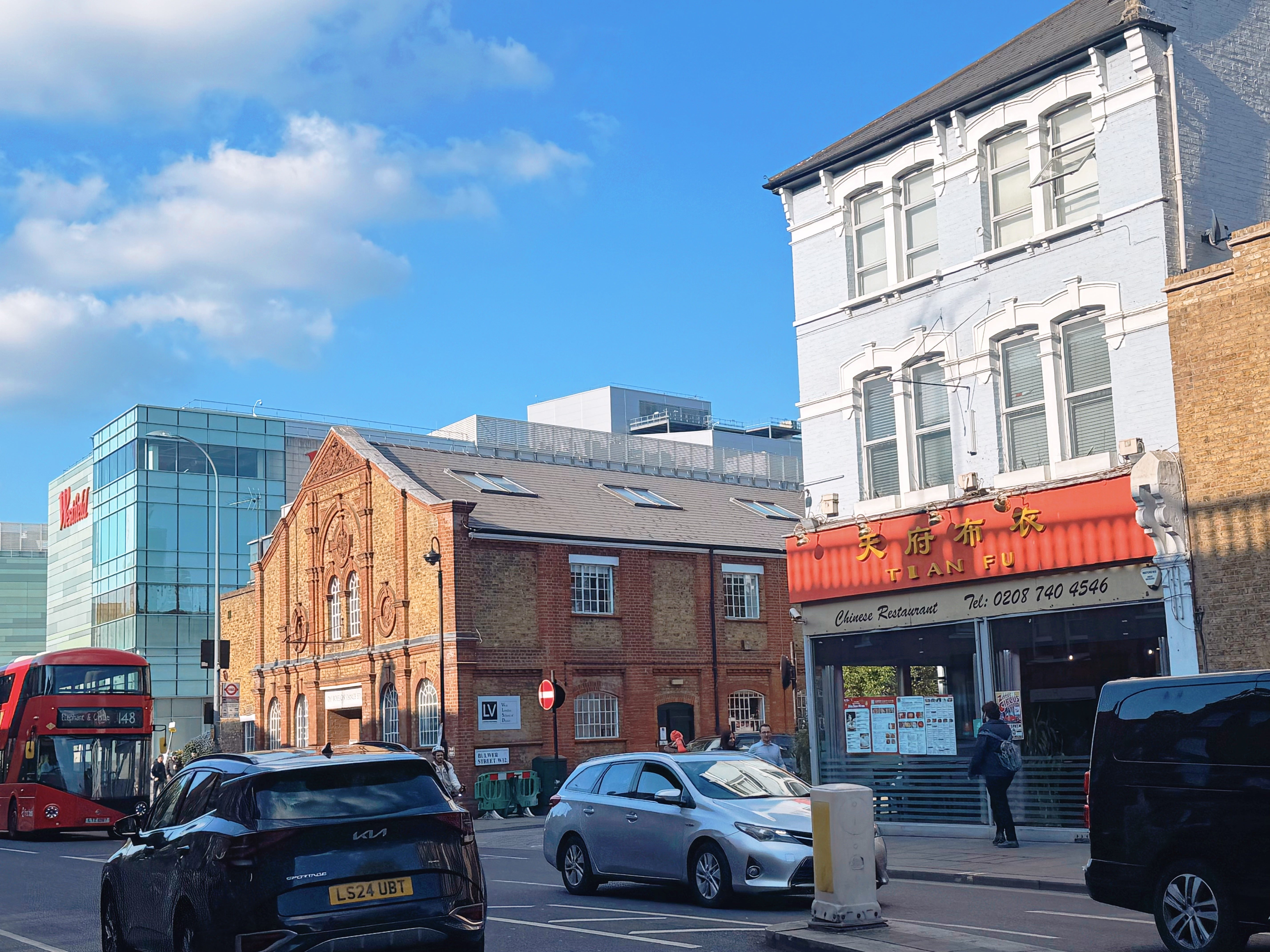 Flat Cathnor Road in Greater London