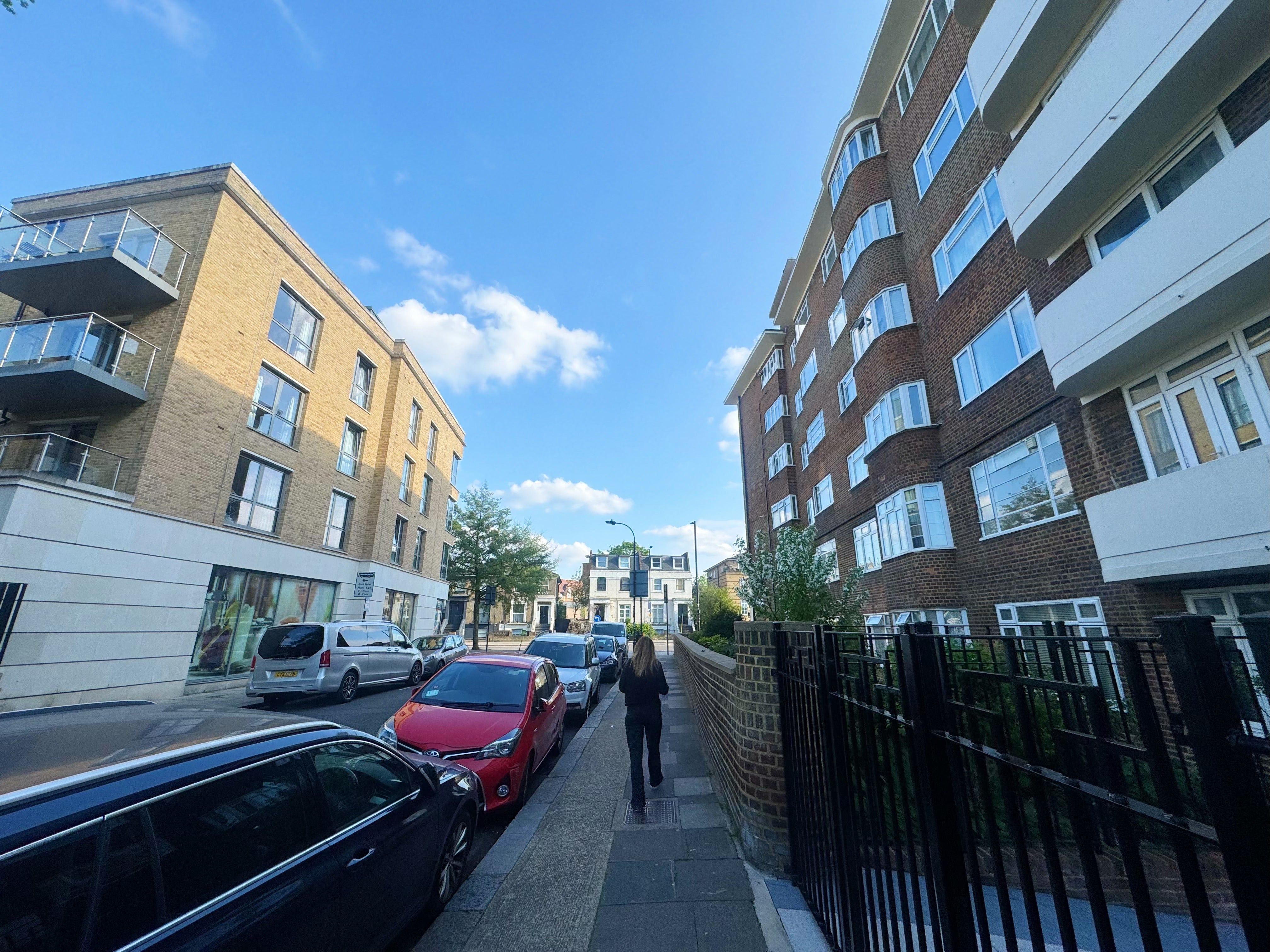 Flat Cathnor Road in Greater London