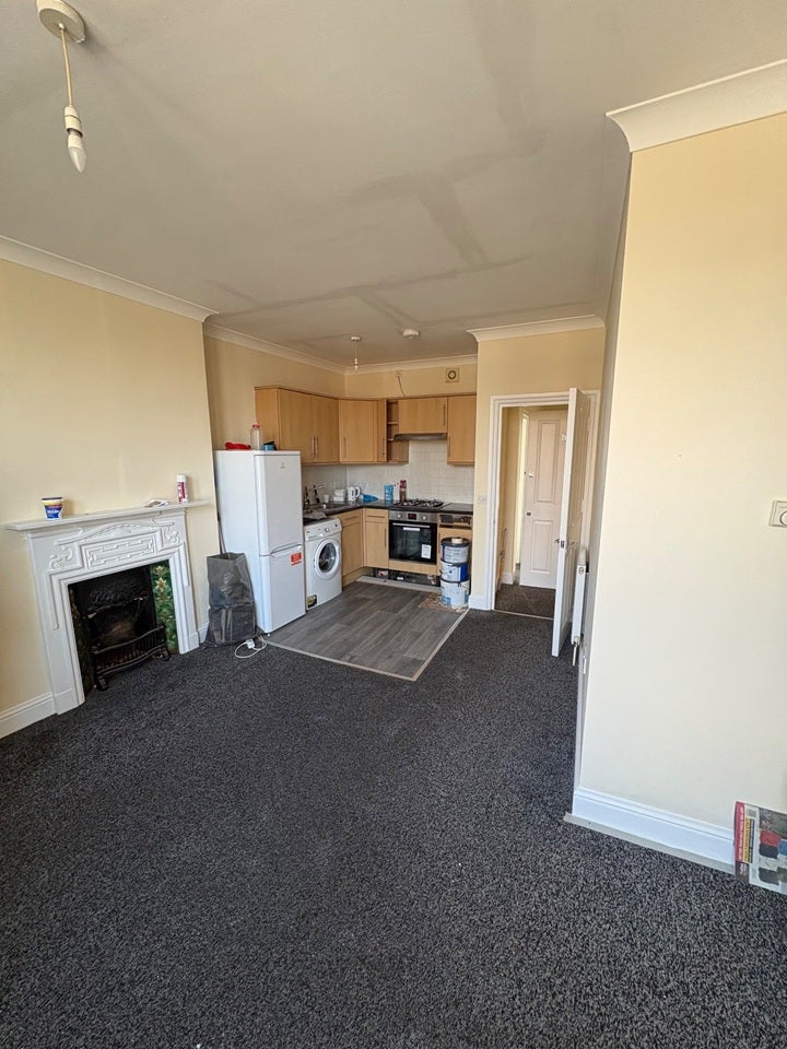 Flat Mitcham Road in Greater London