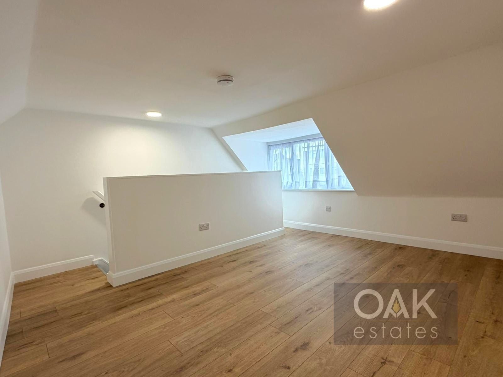 Flat Friends Avenue in Cheshunt
