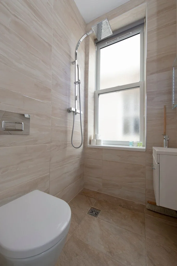 Flat Adolphus Road in Greater London