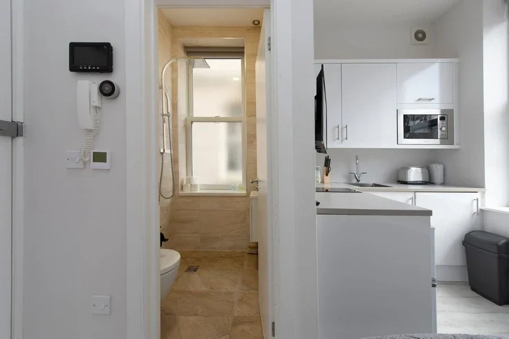 Flat Adolphus Road in Greater London