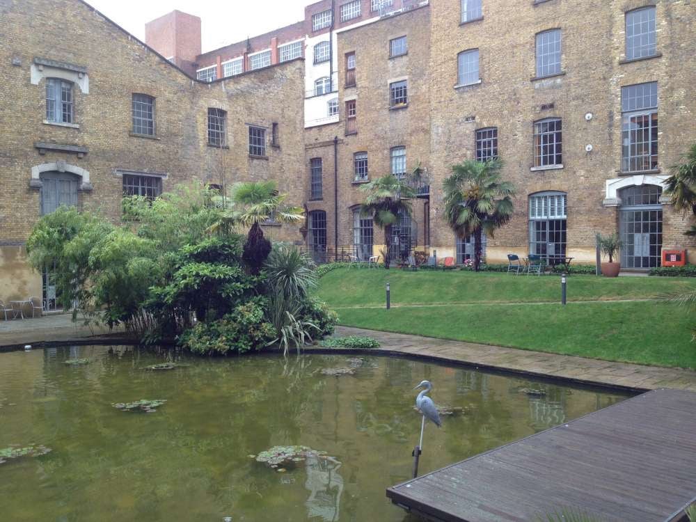 Flat Bacon Grove in Greater London