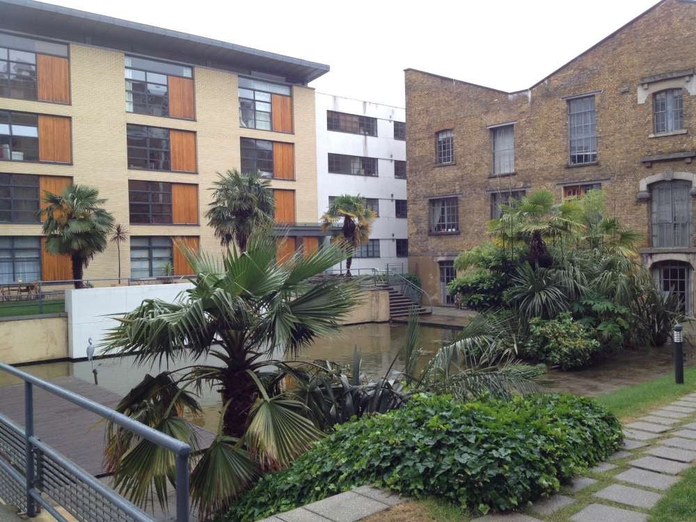 Flat Bacon Grove in Greater London