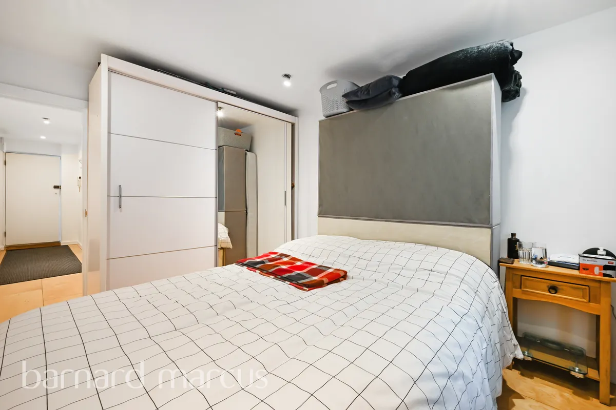 Flat Palfrey Place in Greater London