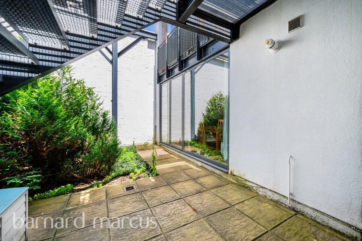 Flat Palfrey Place in Greater London